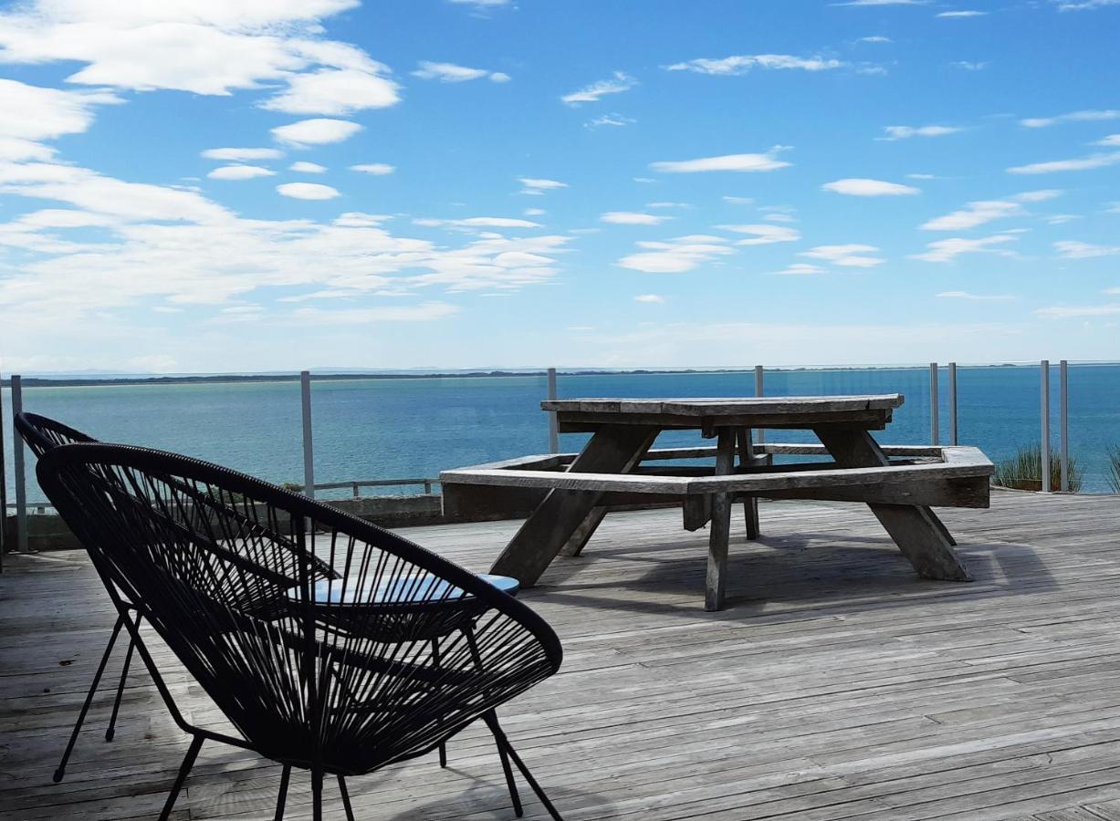Вилла Best Waterfront Deck In Riverton Экстерьер фото