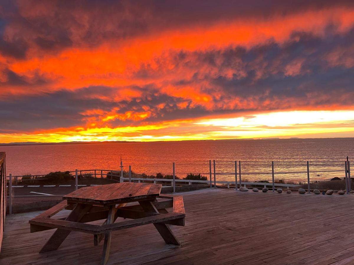 Вилла Best Waterfront Deck In Riverton Экстерьер фото